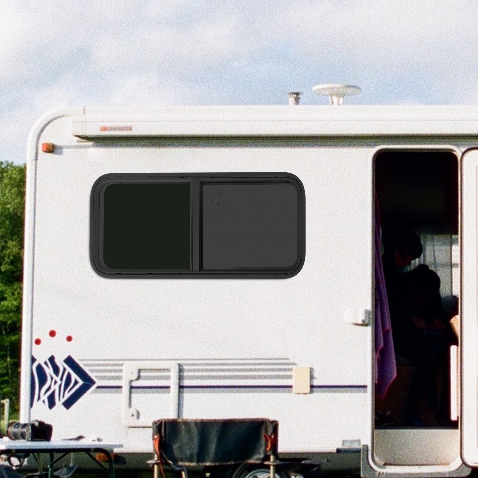 Fenêtre coulissante rectangulaire pour caravane
